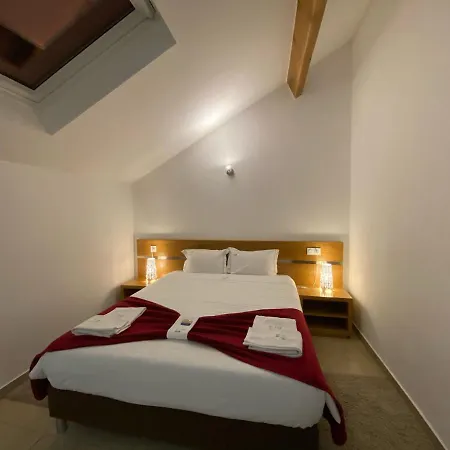 德萨布隆别墅公寓 * Châtillon-sur-Marne